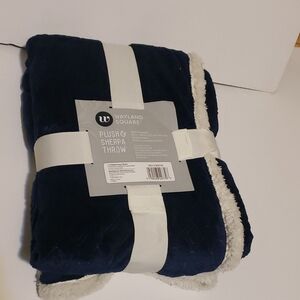 Wayland Square Navy Plush & Sherpa Throw Blanket